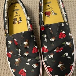 Size 11, Tom snoopy Christmas sneakers